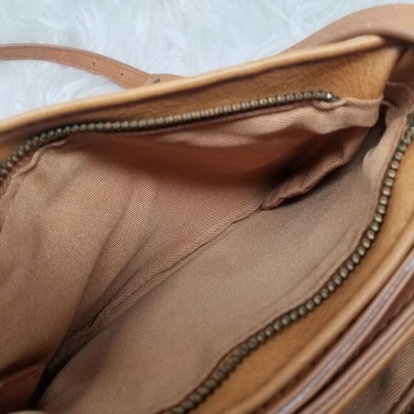 UNIVERSAL THREADS FAUX LEATHER CROSSBODY BAG - Picture 7 of 11